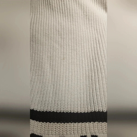 Hugo Boss Oversized Eggshell Cottage Wide Neckline Bishops Sleeve sz S - Picture 9 of 17
